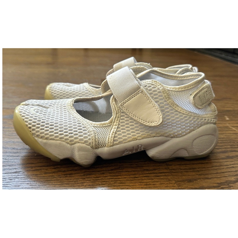 Nike Air Rift Women Size 7 White Mesh Split Toe Sneaker Sandal Gorpcore Techwear